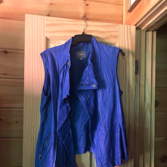 Brand new, no tags leather vest. - Picture 1 of 8